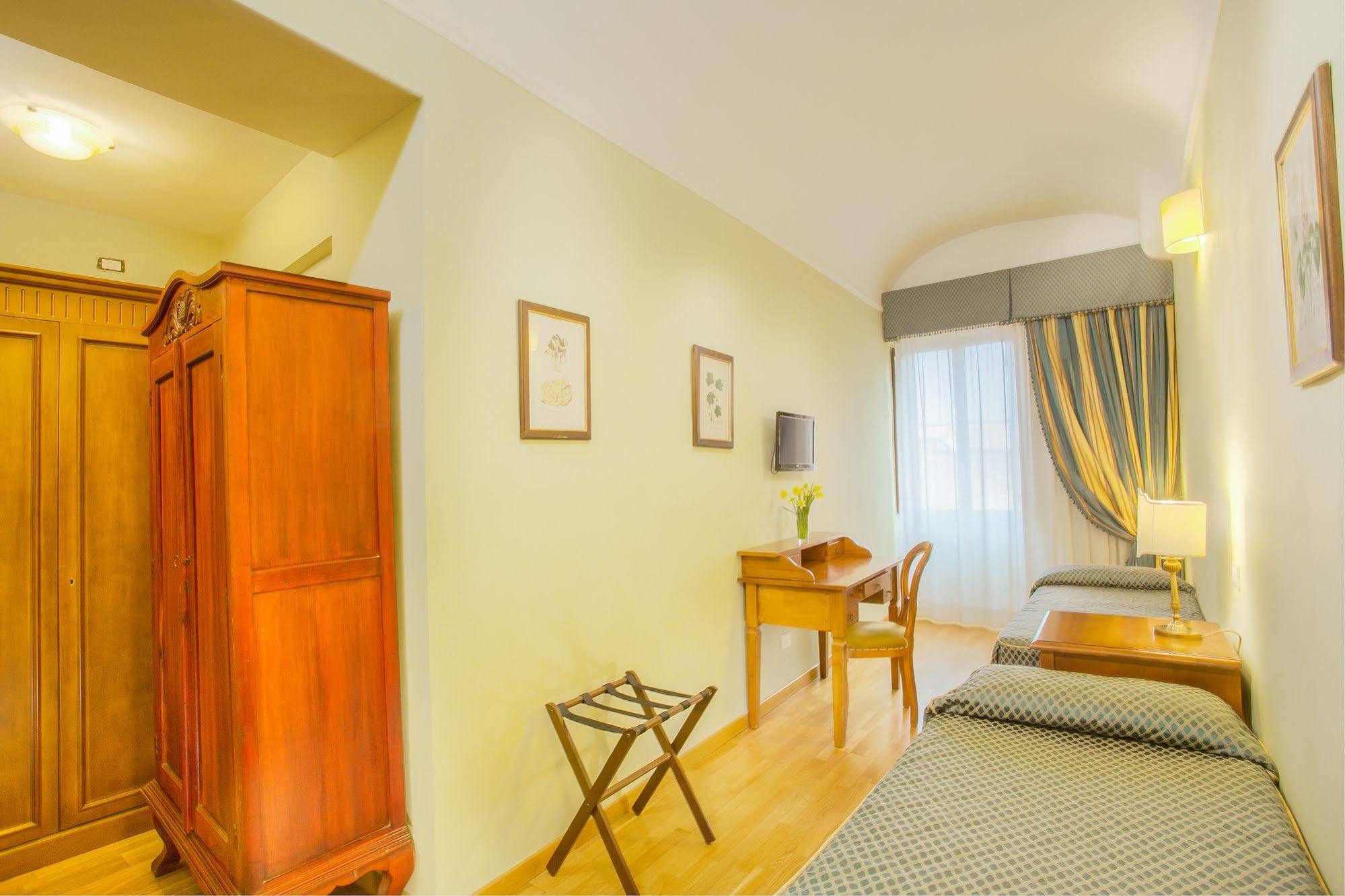 Hotel Bretagna Heritage - Alfieri Collezione Florence Exterior photo